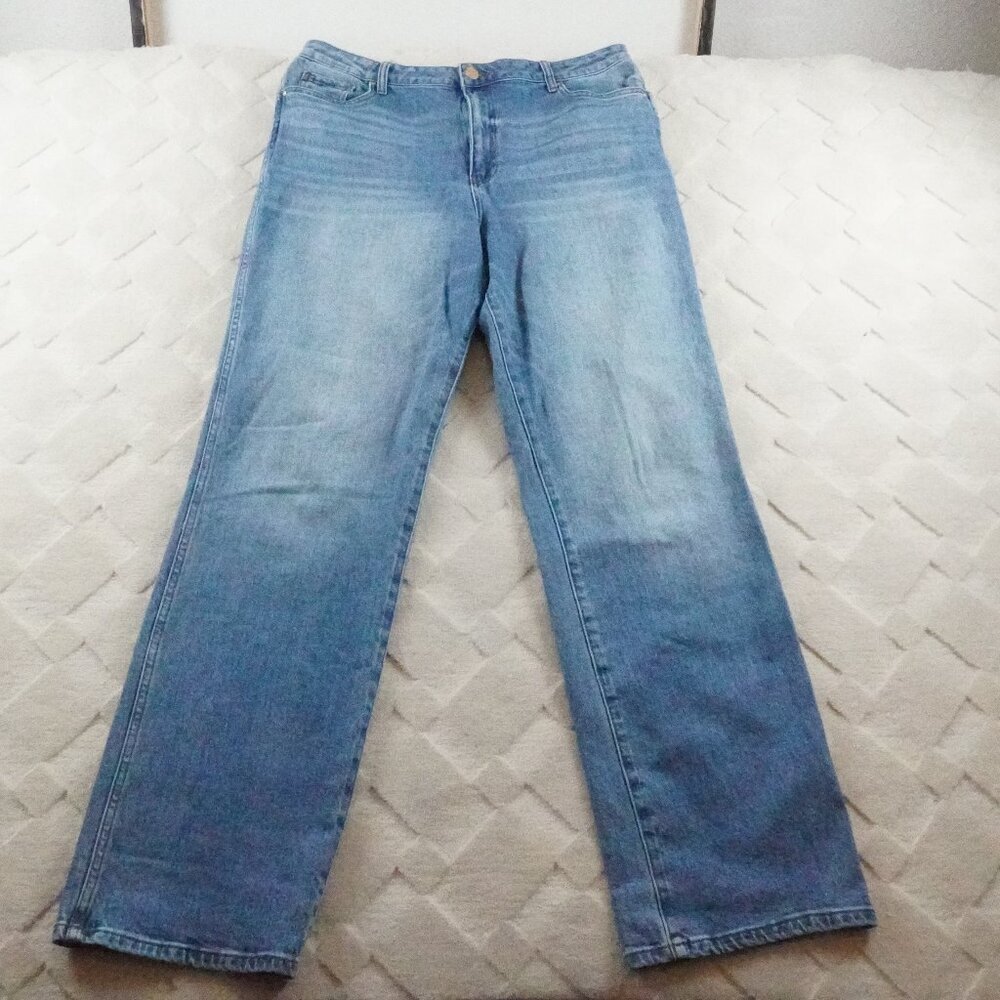 Kut from the Kloth Women's Straight Leg Jeans in Light Blue Wash